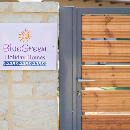 Feriehus Homes Bluegreen - Beachfront, Pool, Garden And Bbq - Near Heraklion *